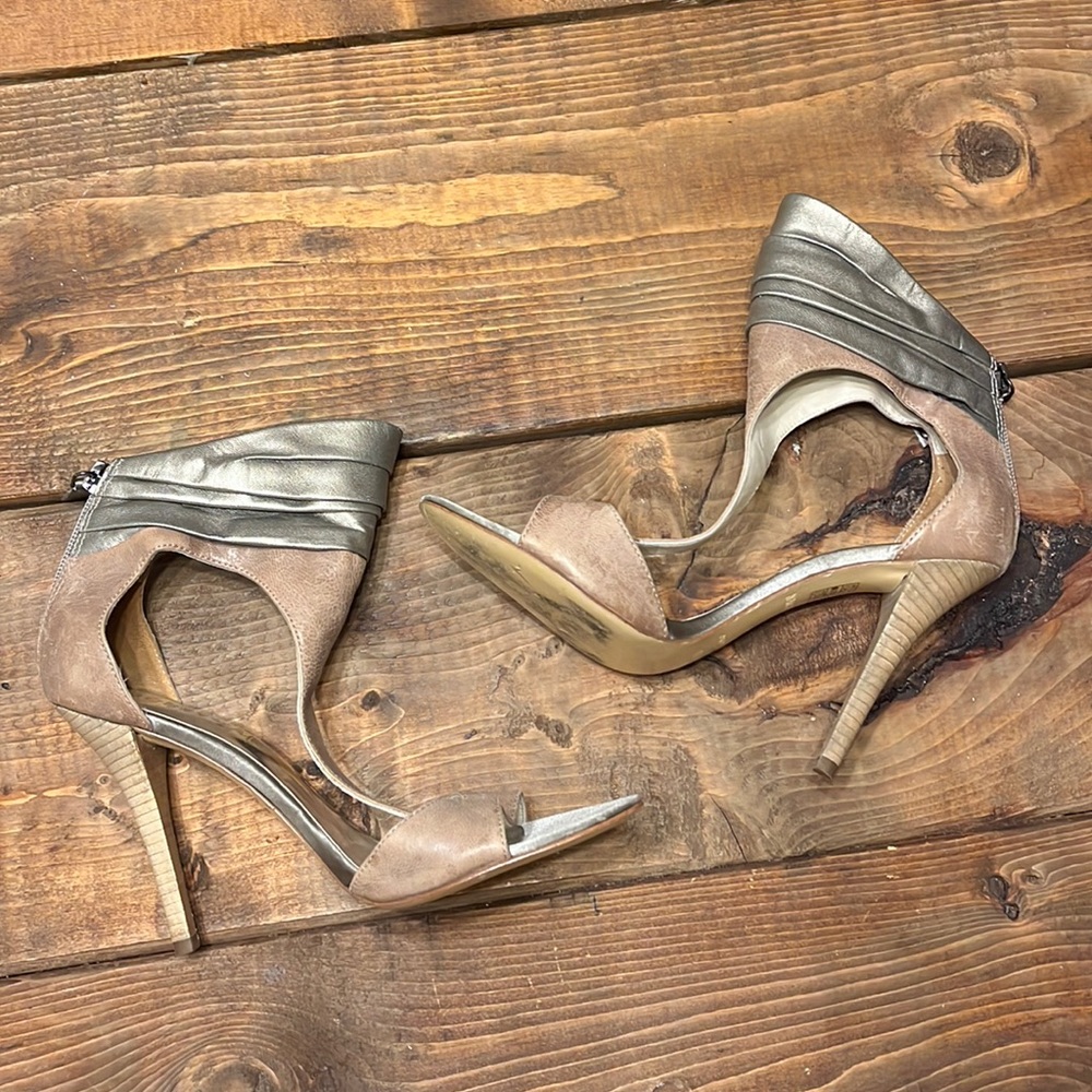 ***SOLD***GUESS BY MARCIANO Nude and Gold leather heels